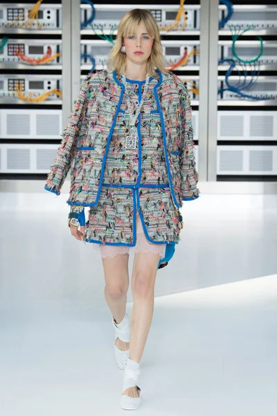 Look 7